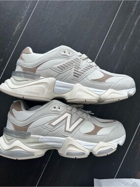 New Balance 9060 Neutral-Tone Chunky Trainer in Light Gray and Taupe Accents